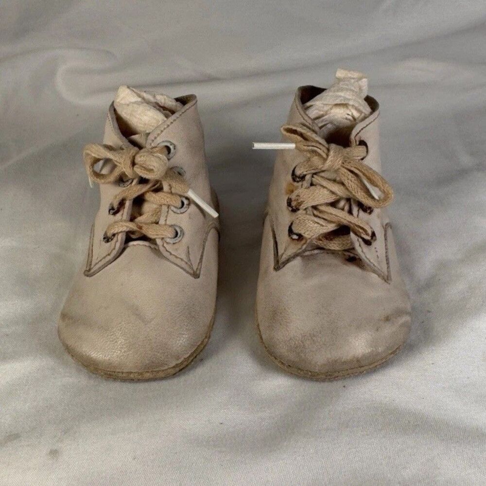 Antique Cream Kidskin Leather Lace Up Baby Shoes Vintage Infant Booties 4"
